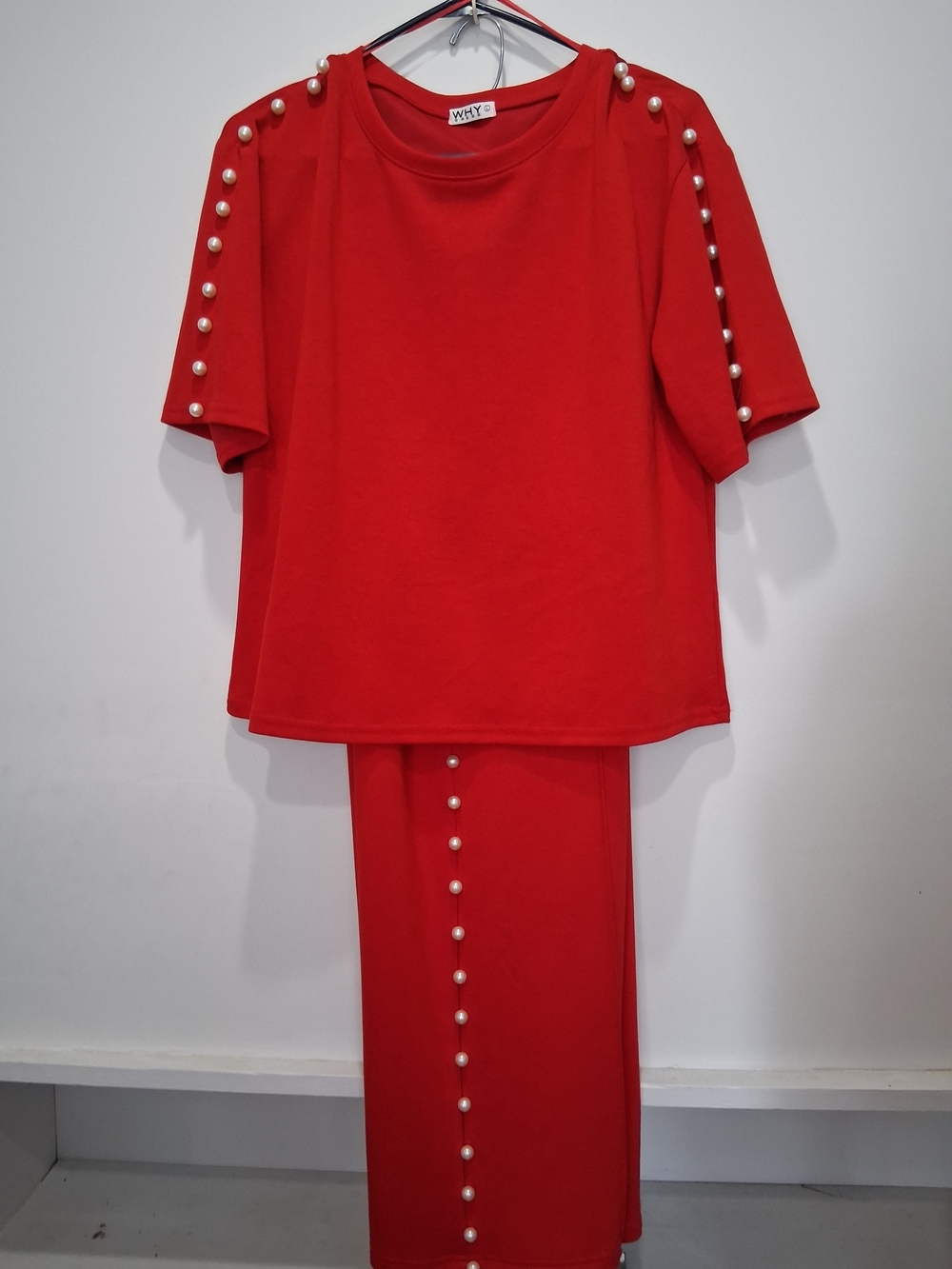 Red Pearl-Trim Short Sleeve Top..top LG. Bottoms Med.set